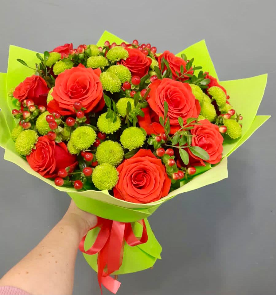 Букет цветов из: Хризантемы и Розы в Пущино