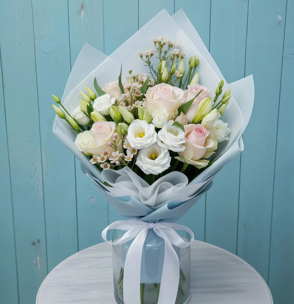 Букет цветов из: Розы и Лизиантусы в Пущино