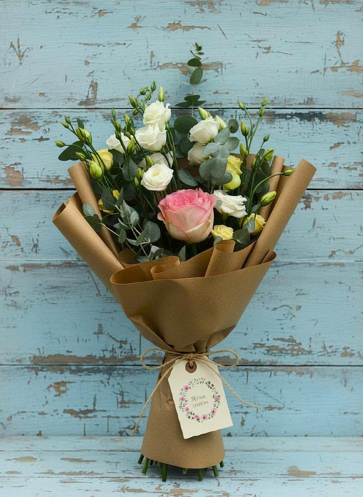 Букет цветов из: Розы и Лизиантусы в Пущино