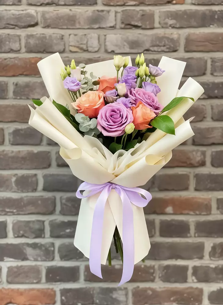 Букет цветов из: Лизиантусы и Розы в Пущино