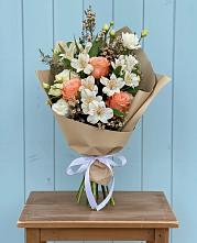 Букет цветов из:  Альстромерии, Лизиантусы, Розы и Хризантемы в Пущино