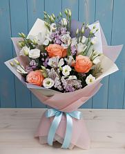 Букет цветов из:  Лизиантусы, Розы, Альстромерии и Гипсофила в Пущино