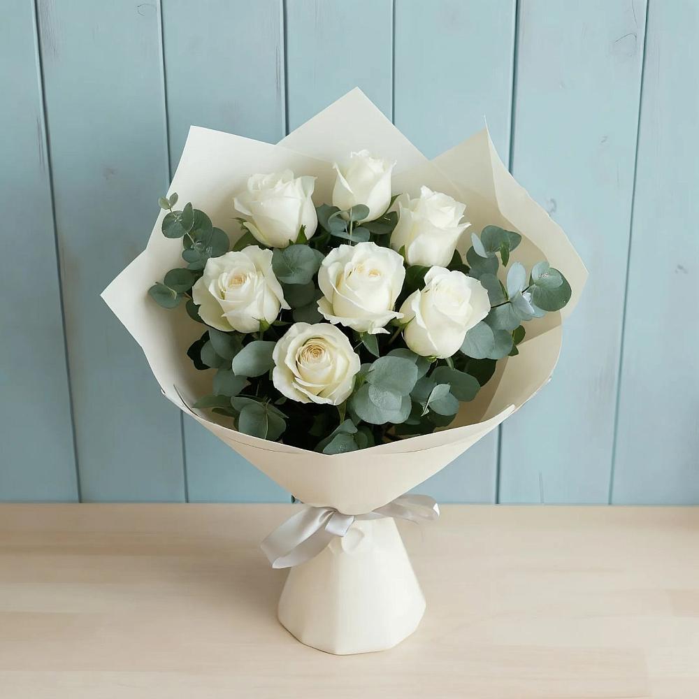Букет Белые розы в Эвкалипте в Пущино