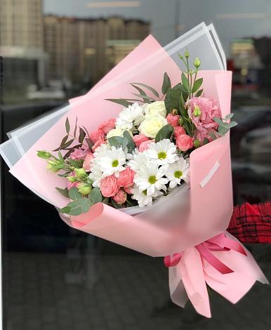 Букет цветов из: Розы, Лизиантусы и Хризантемы в Пущино